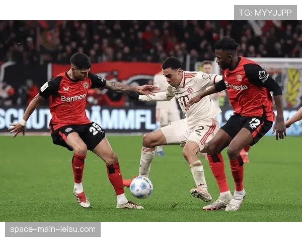 欧冠淘汰赛的战术进化：高位逼抢与快速反击成为主流趋势